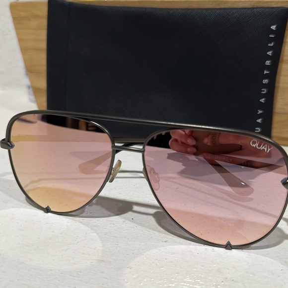 Quay x Desi High Key Rose Sunglasses - Picture 1 of 6